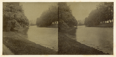 122402 Gezicht op de Stadsbuitengracht te Utrecht uit het zuidwesten met op de achtergrond het voormalige bastion Zonnenburg.